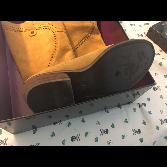 B. Makowsky Leann Boots Only Used Once - Picture 3 of 8